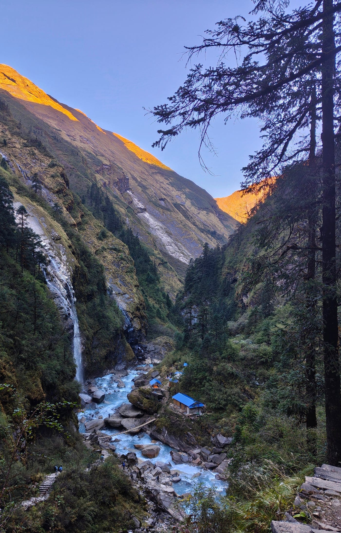 Phutphute Jharna waterfall beside the trail